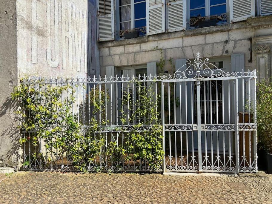 Studio Avec Terrasse Nontron Exterior photo